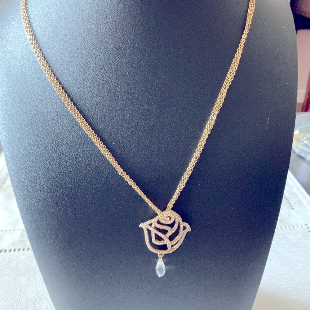 Rose Shape Gold Tone Pendant Necklace